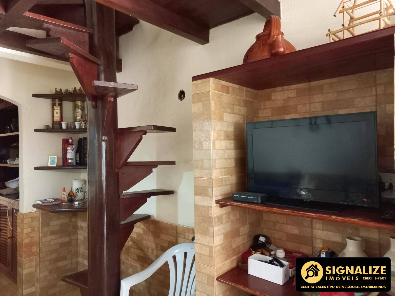CHARMOSA CASA EM CONDOMÍNIO DE 03 QUARTOS NO PERO