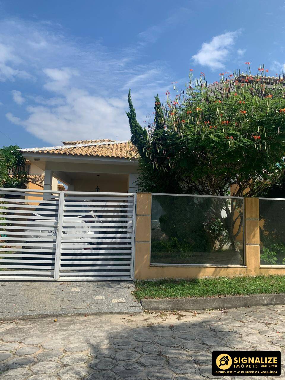 ENCANTADORA CASA À VENDA NO CONDOMÍNIO DOS PÁSSAROS, CABO FRIO/RJ