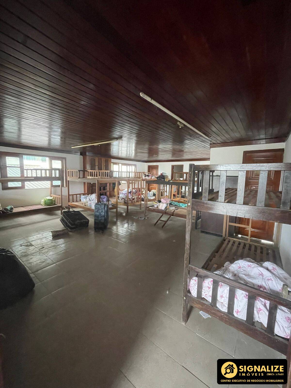 Casa para alugar com 6 quartos, 200m² - Foto 13