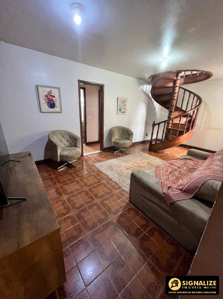 Casa para alugar com 6 quartos, 200m² - Foto 2