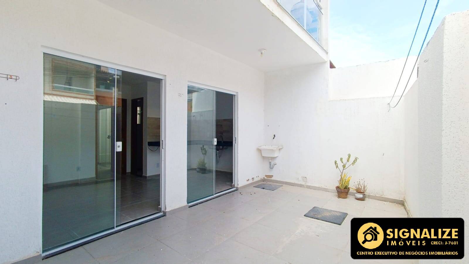 LINDO APARTAMENTO DE 01 QUARTO - PERÓ, CABO FRIO/RJ