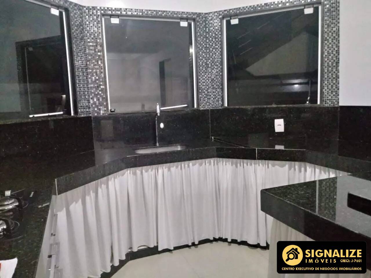 Casa de Condomínio para alugar com 4 quartos, 240m² - Foto 7