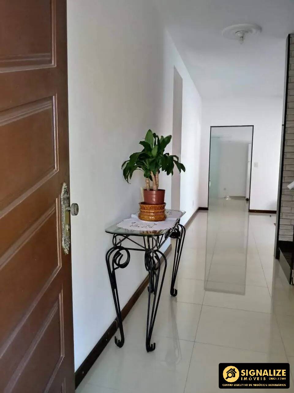 Casa de Condomínio para alugar com 4 quartos, 240m² - Foto 3