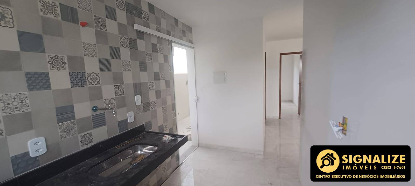 Casa à venda com 2 quartos, 65m² - Foto 4