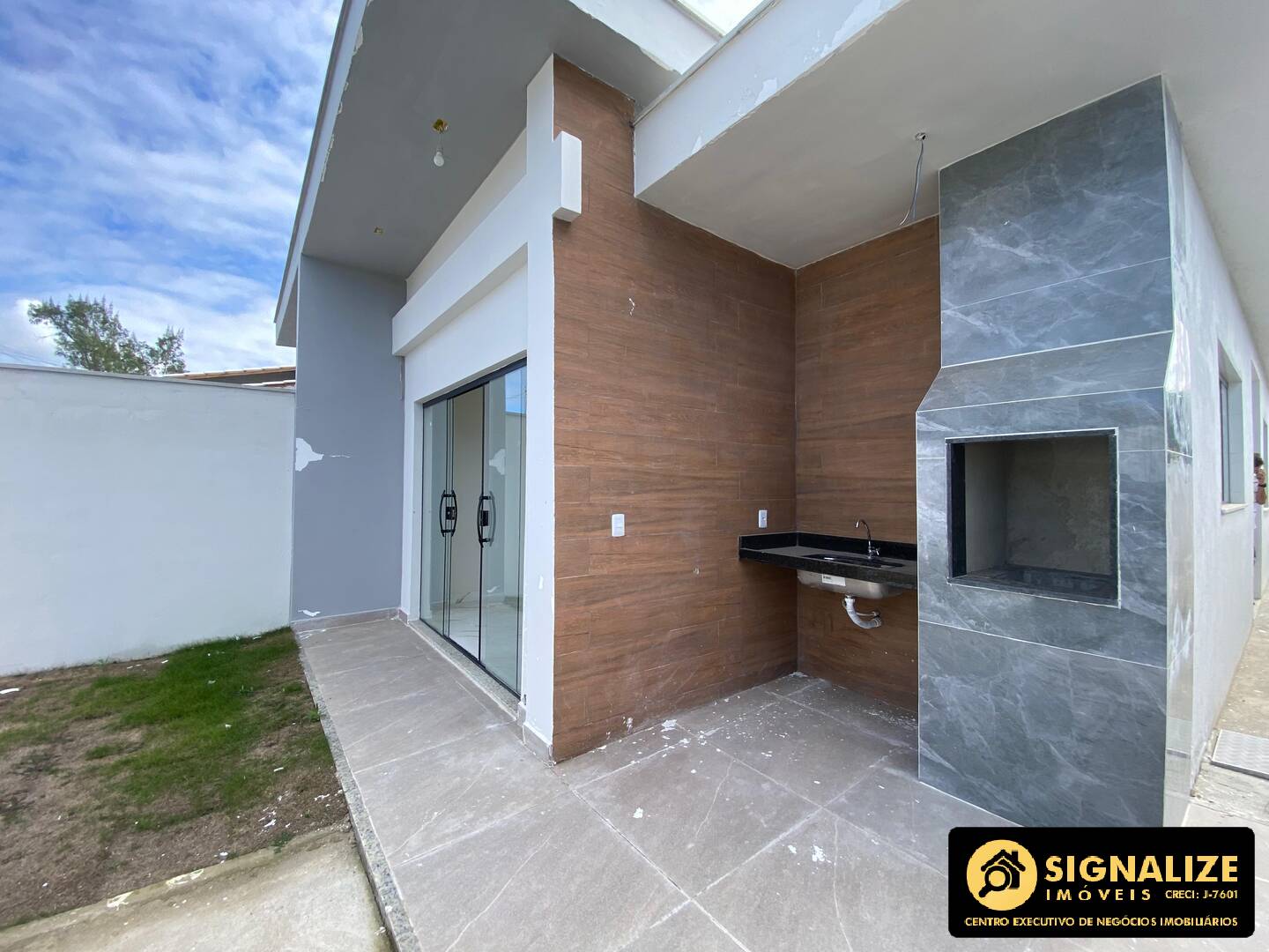 CASA INDEPENDENTE COM 3 QUARTOS (1 SUÍTE) NA VILA DO PERÓ – CABO FRIO/RJ