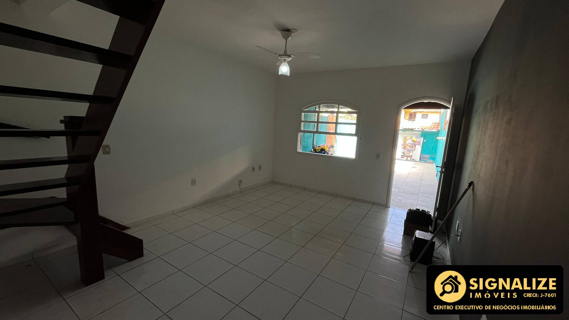 Casa à venda com 2 quartos, 80m² - Foto 2