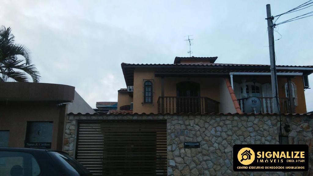 CASA DUPLEX INDEPENDENTE À VENDA, SEMIMOBILIADO NO BRAGA - CABO FRIO/RJ